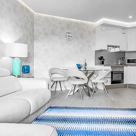דירה Ocean Garden 2 Bed אדחה